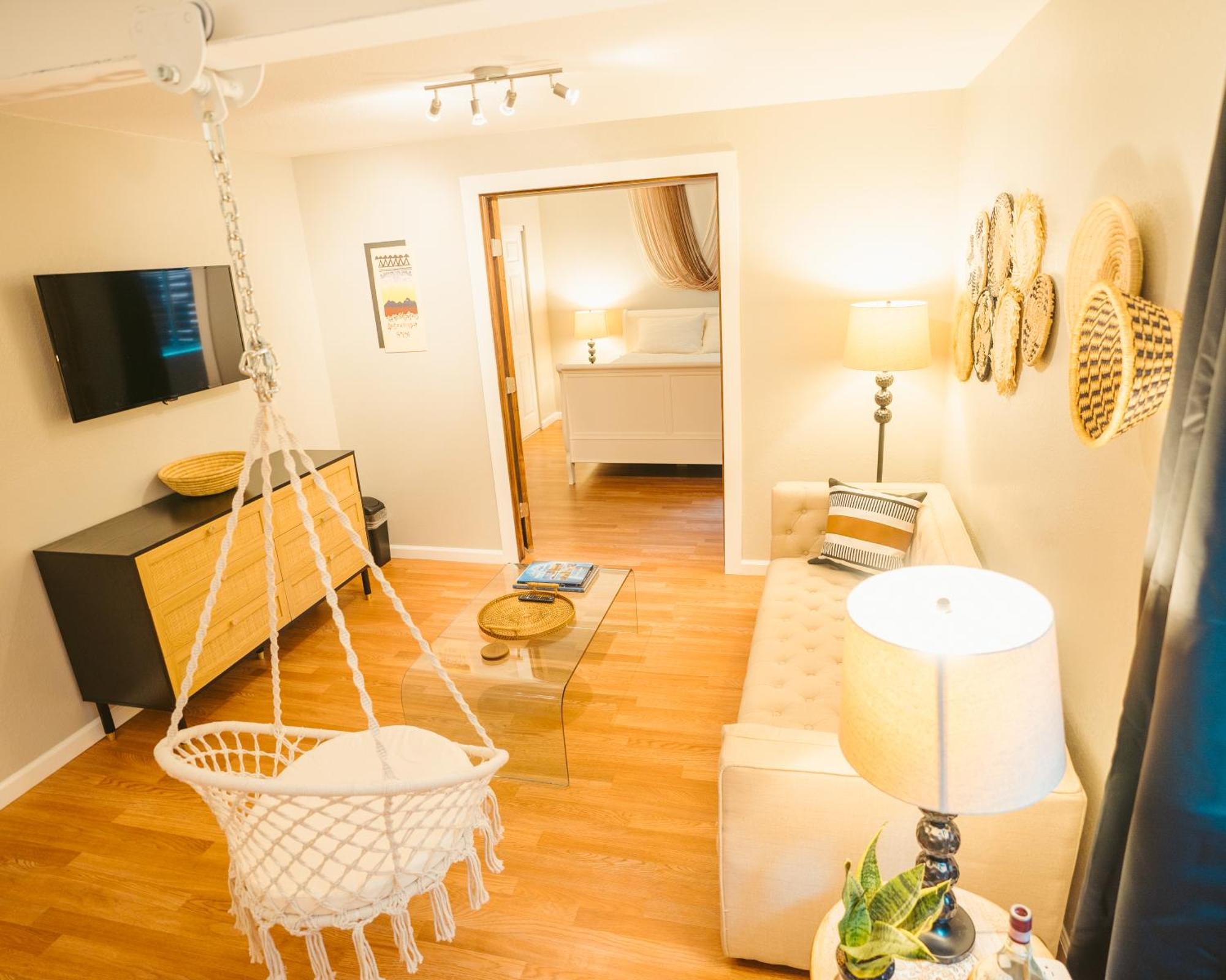 Windsor Retreat Private Basement Suite DEN Zewnętrze zdjęcie