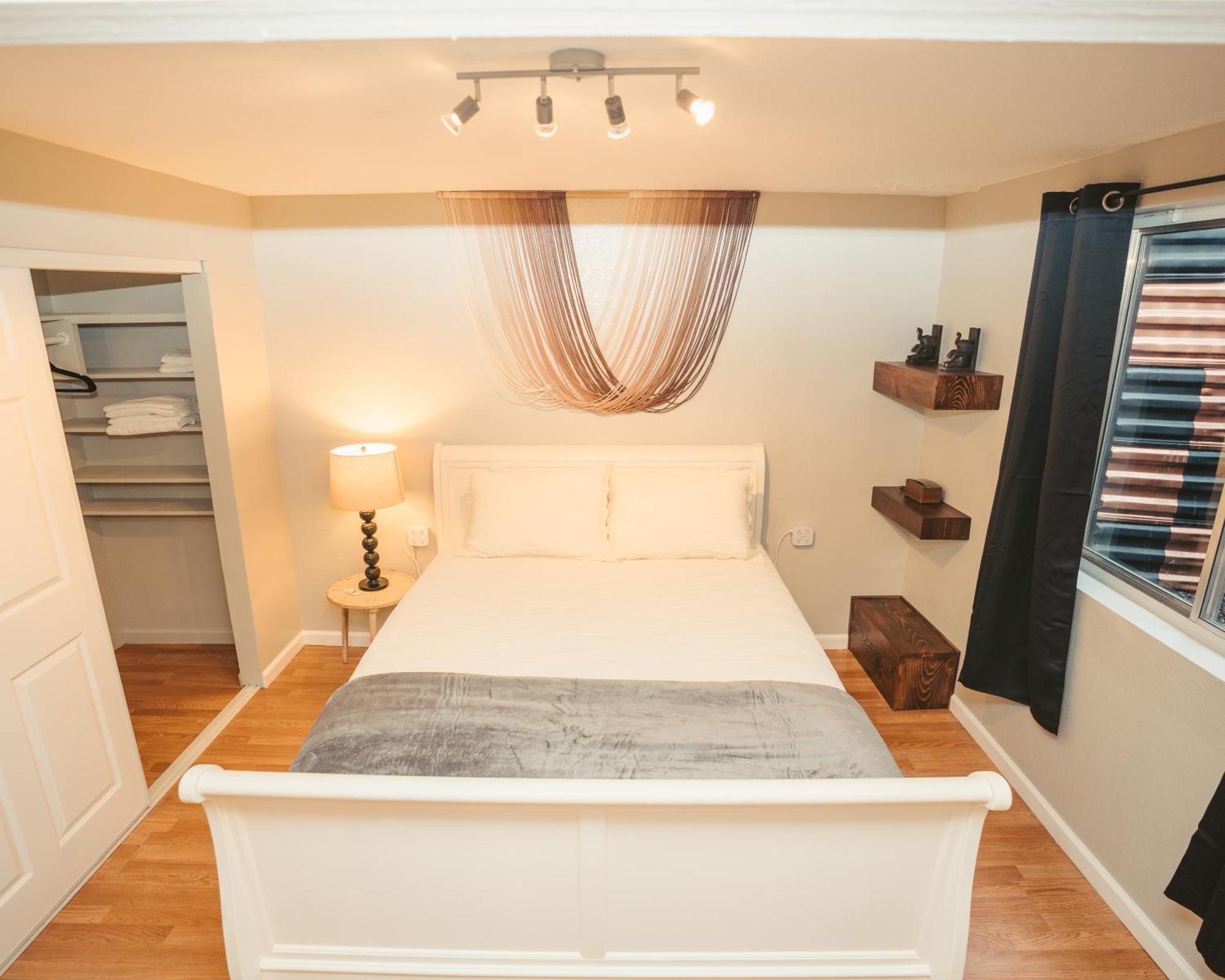 Windsor Retreat Private Basement Suite DEN Zewnętrze zdjęcie